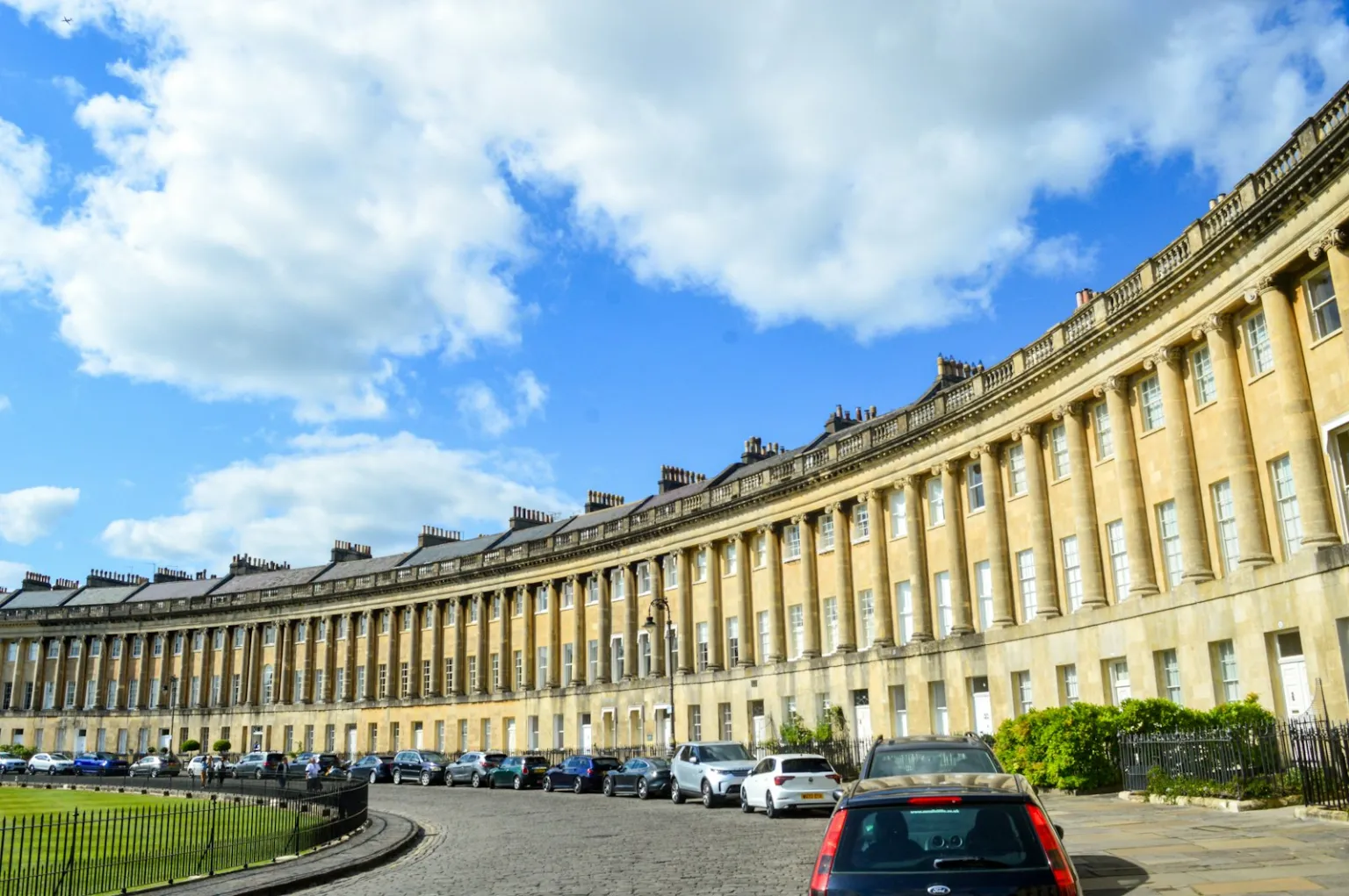 The curved Georgian facade of the Royal Crescent in Bath