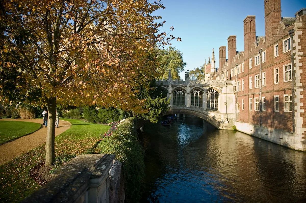 River beside historic college buildings in Cambridge
